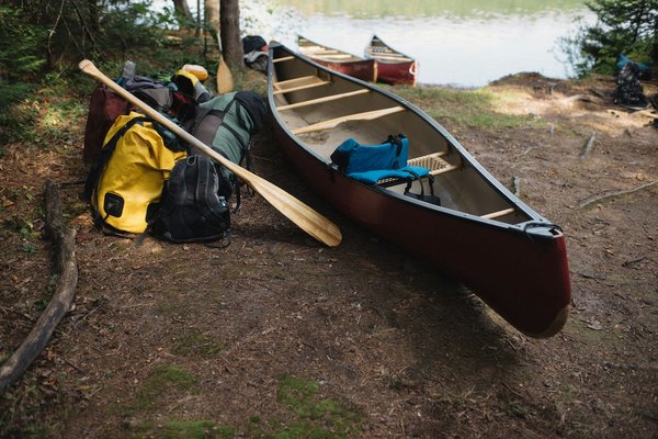 Comment organiser un camping pour pratiquer le canoë sur les rivières canadiennes?
